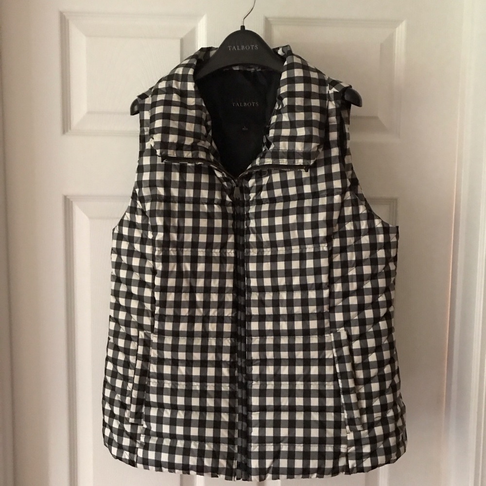 Talbots black and white vest with removable faux fur collar. Size L